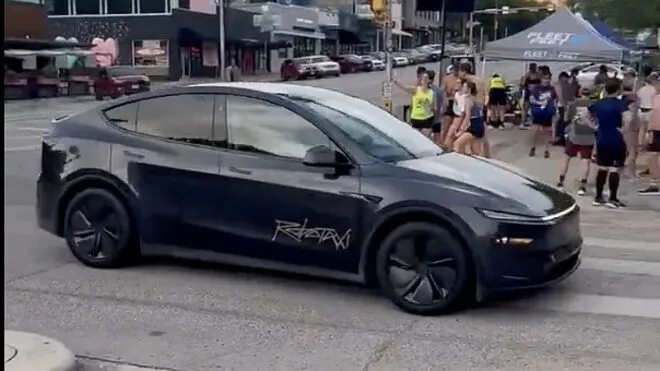 Elon Musk, robotaksi hizmeti ve eve otonom Tesla teslimatı için yeni tarihler verdi