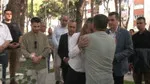 Şehit babası CHP lideri Özel'i alnından öptü!